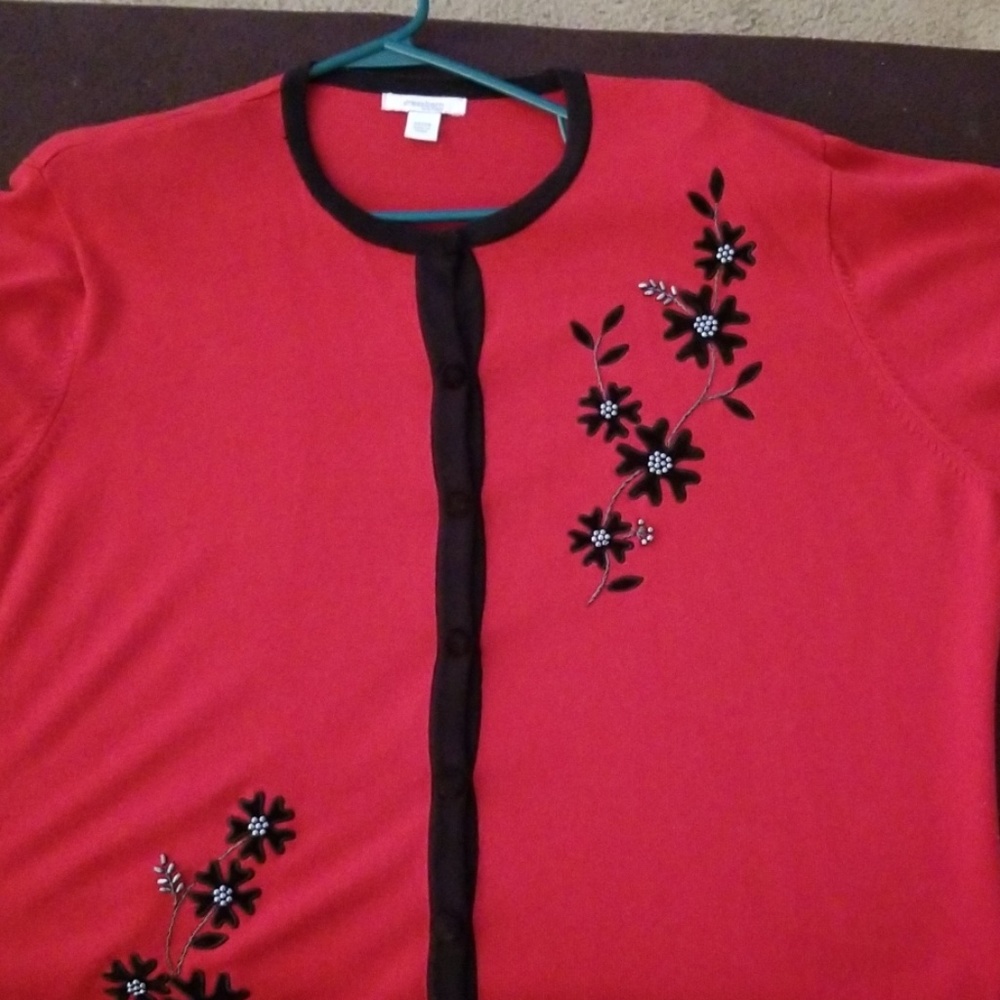 WOMEN'S sweater